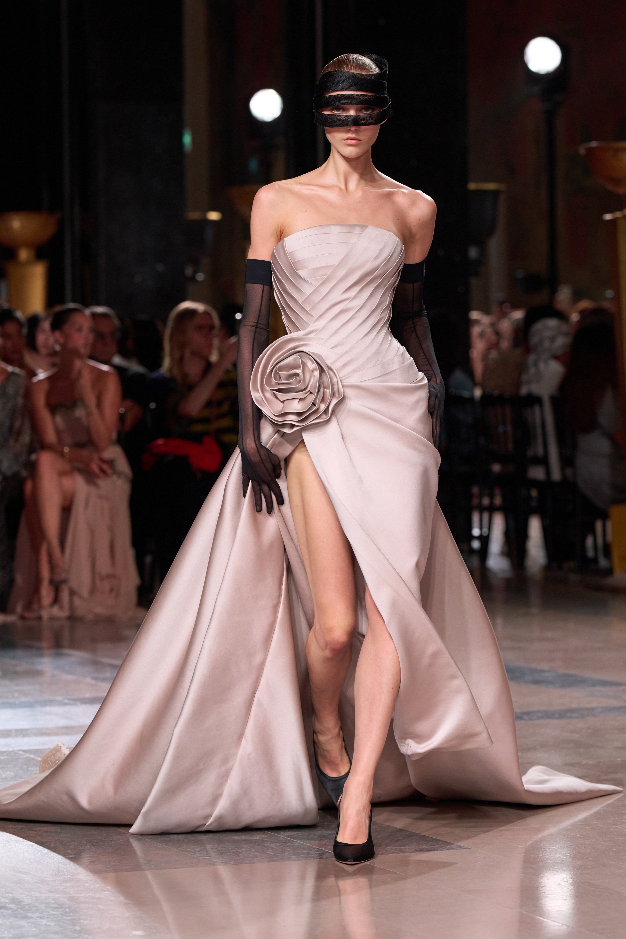 Elie Saab للأزياء الراقية خريف/شتاء 2026-2027 Elie Saab للأزياء الراقية خريف/شتاء 2026-2027