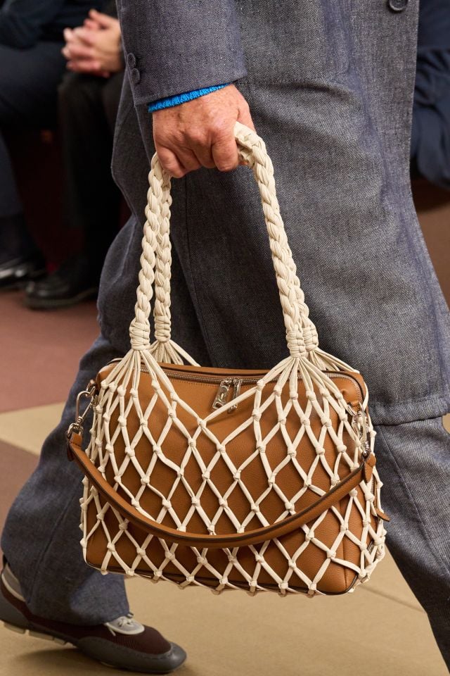 حقيبة من  Fendi بتصميم أيقوني يجمع بين الحرفية الراقية والأناقة العصرية
