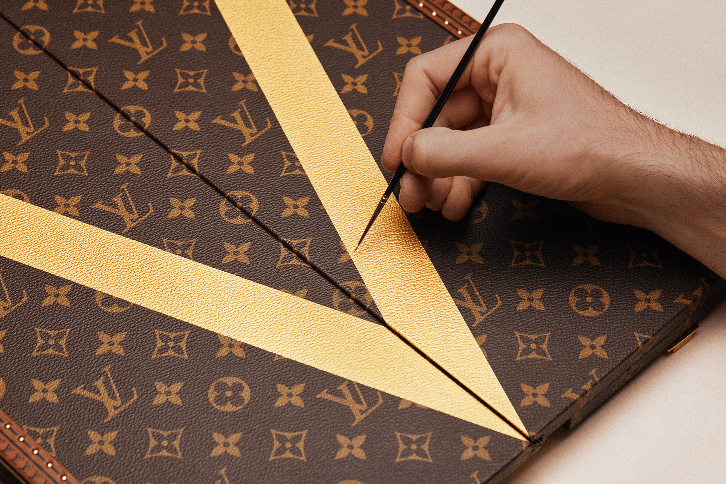 حرفية Louis Vuitton تحمل مجد كأس العالم FIFA 2026 حرفية Louis Vuitton تحمل مجد كأس العالم FIFA 2026