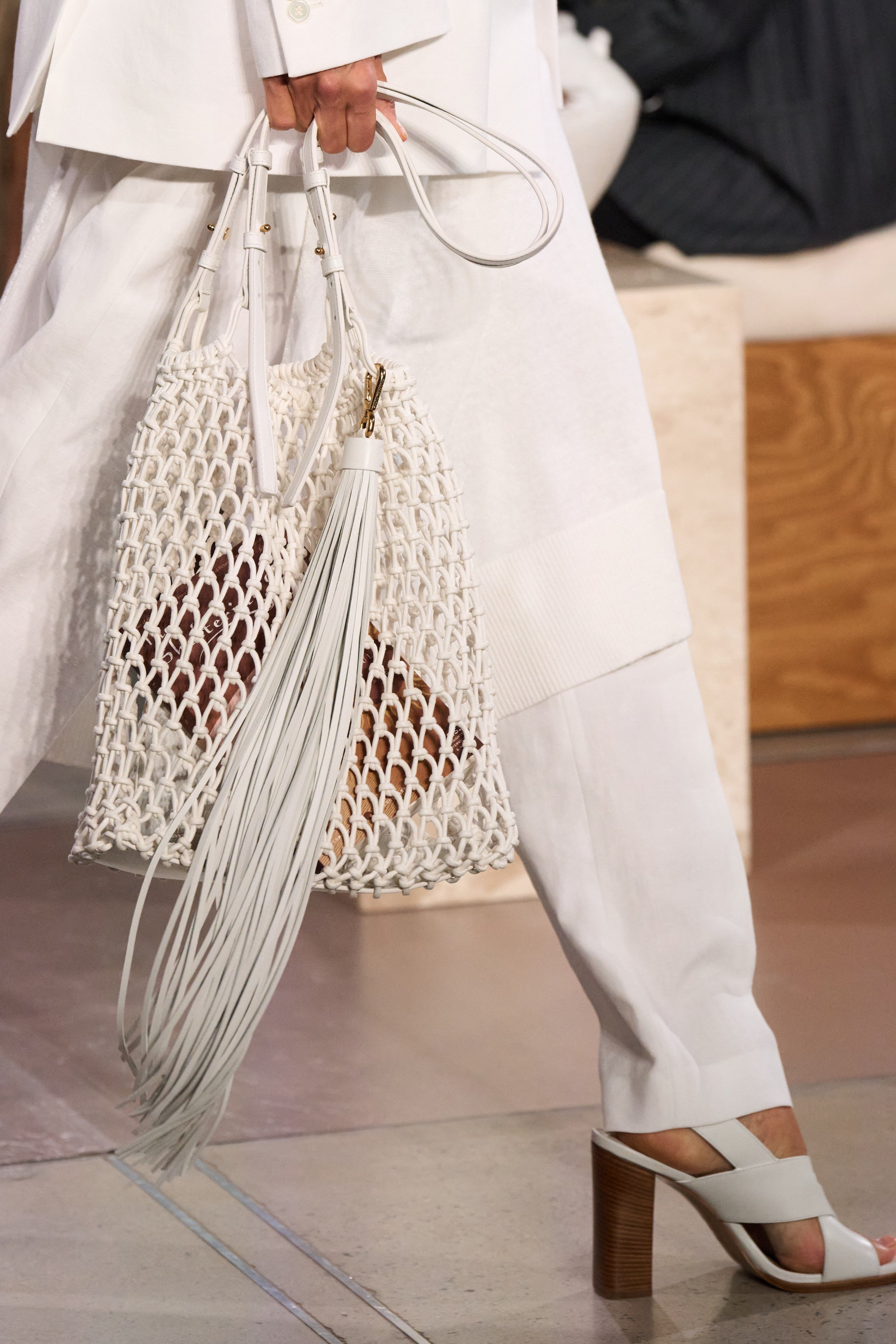 حقيبة من Michael Kors بتصميم أنيق يجمع بين العملية والرقي حقيبة من Michael Kors بتصميم أنيق يجمع بين العملية والرقي