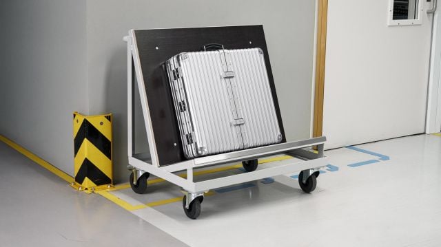 RIMOWA تعيد ابتكار الترفيه بتصميم من الألمنيوم الأيقوني