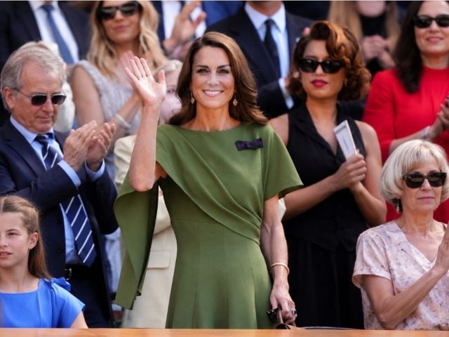 كيت ميدلتون بالأخضر الملكي... إطلالة راقية تعكس شخصيتها المتواضعة