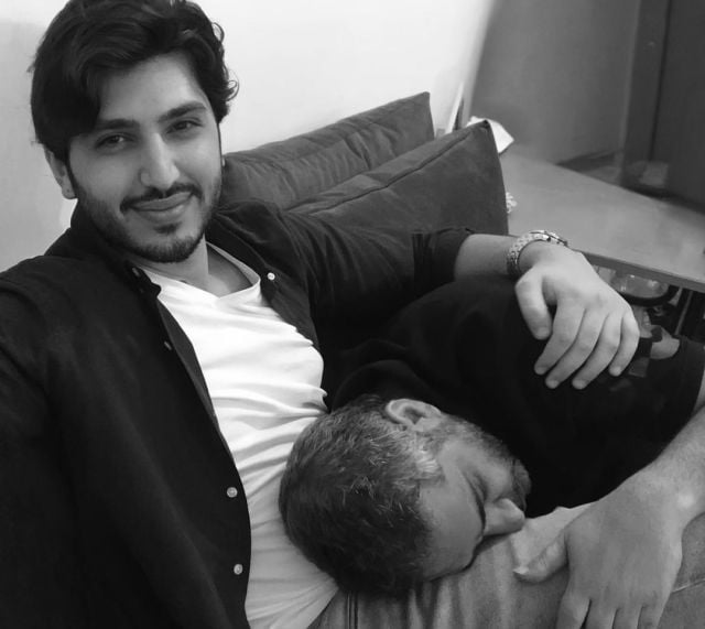 بعد إخلاء سبيله... محمد شاكر يحسم الجدل حول حقيقة الصور المنسوبة الى والده