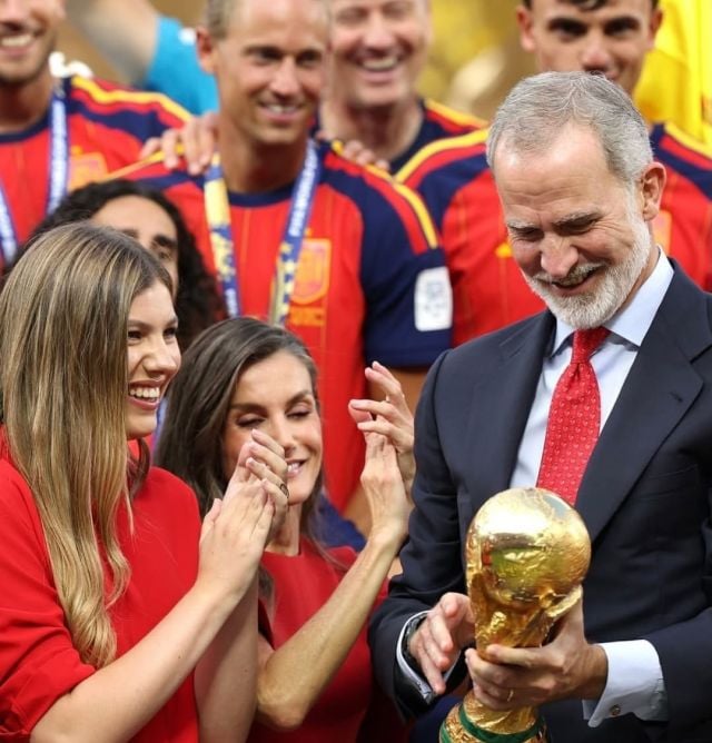 العائلة الإسبانية المالكة تحتفل بفوز المنتخب الإسباني 