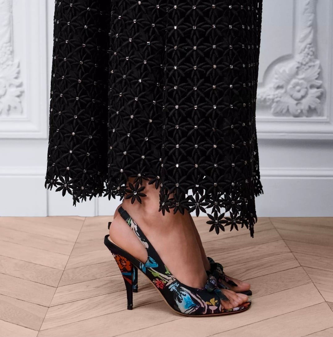 صندل Dior Bow... لمسة أنيقة تختصر أناقة الصيف
