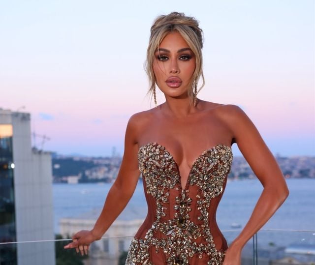 مايا دياب تعلن عن عمل قريب بلوك جريء (فيديو)