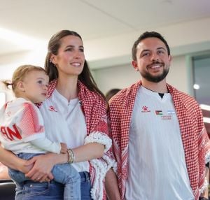 الأميرة رجوة الحسين توثق لحظاتها العفوية مع إبنتها