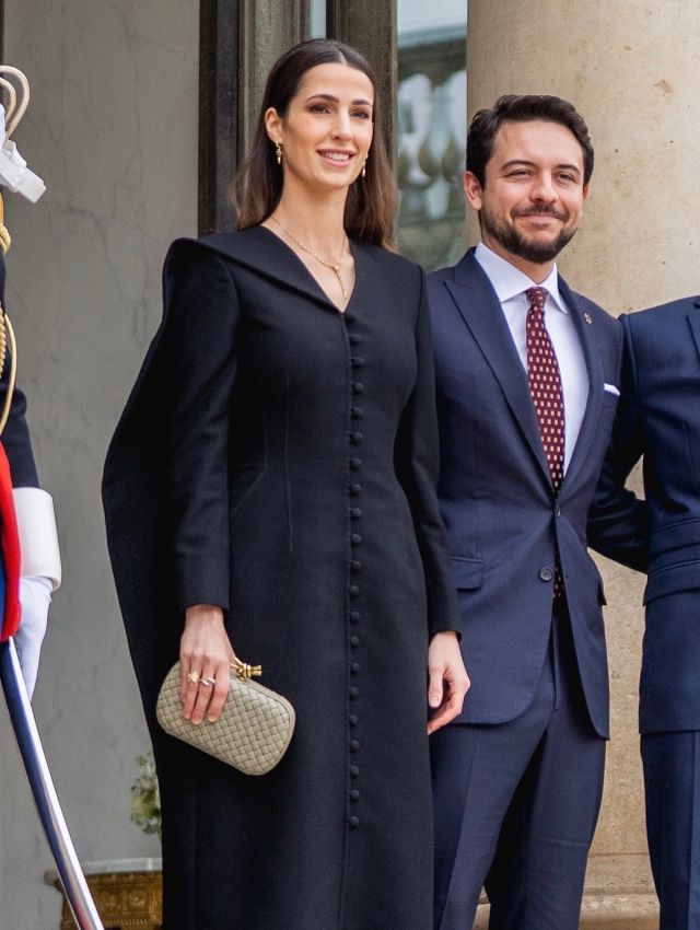 الأميرة رجوة بفستان أسود من تصميم منى الشبل