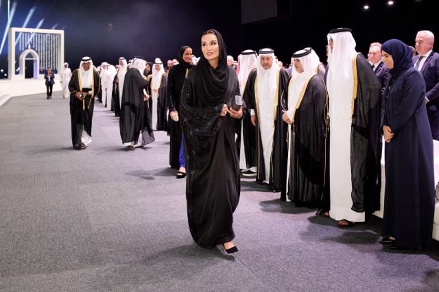 العباية السوداء توقيع الشيخة موزا في المناسبات المهمة