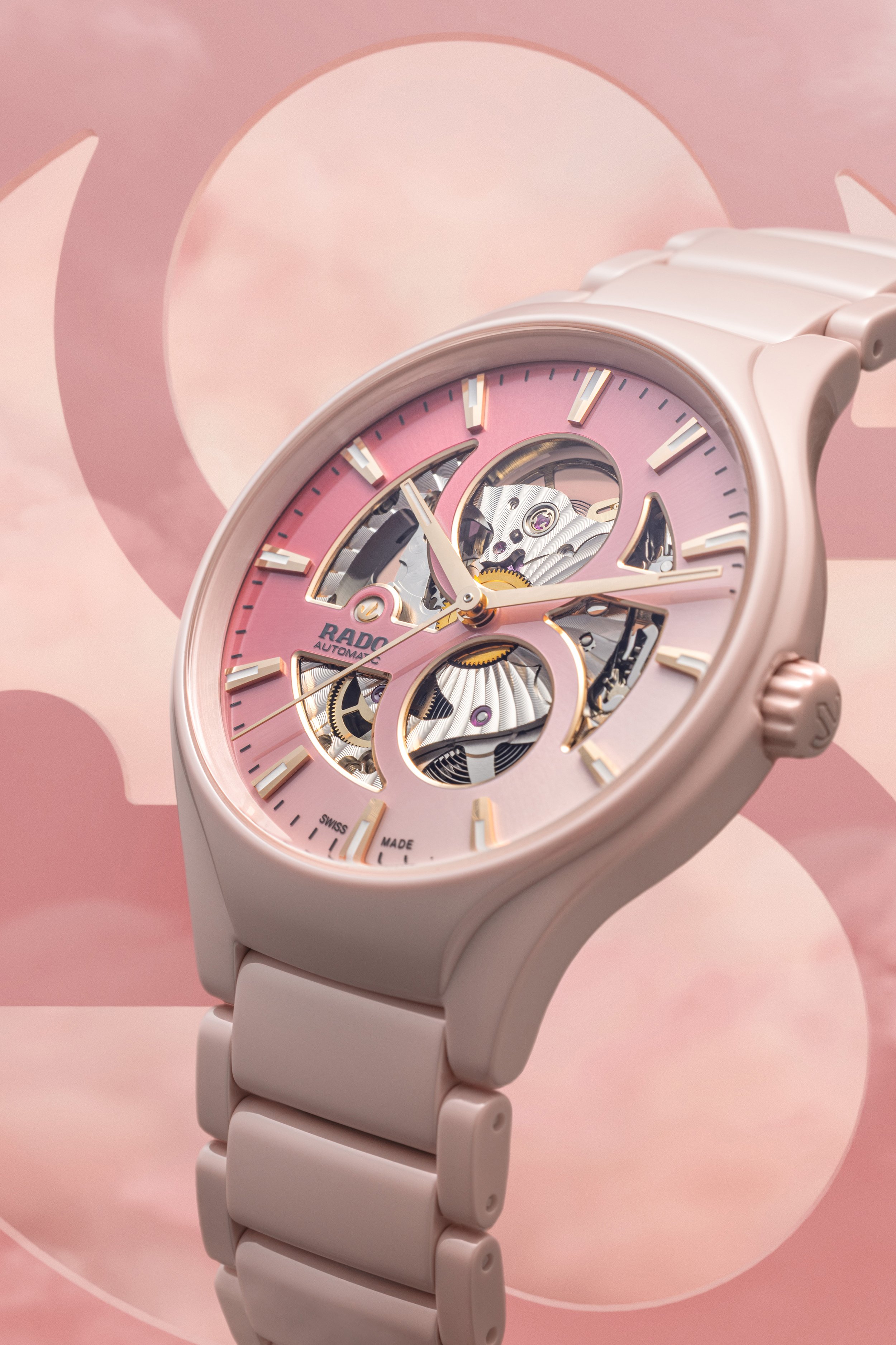 ساعة Rado True Round Open Heart بتصميم يكشف الحركة الميكانيكية