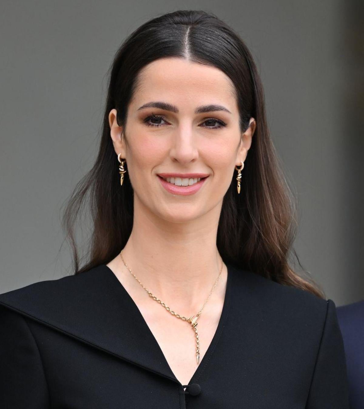 الأميرة رجوة تتوجه نحو أطقم المجوهرات الناعمة الأميرة رجوة تتوجه نحو أطقم المجوهرات الناعمة