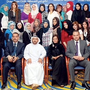 وفد من طالبات الإعلام في جامعة عجمان 