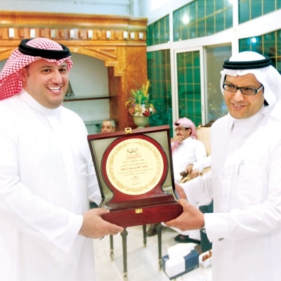 الحياة تكرّم طلال آل الشيخ