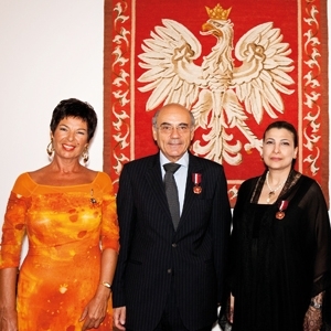 هدى الخميس كانو تتسلم أرفع جائزة ثقافية بولنديّة