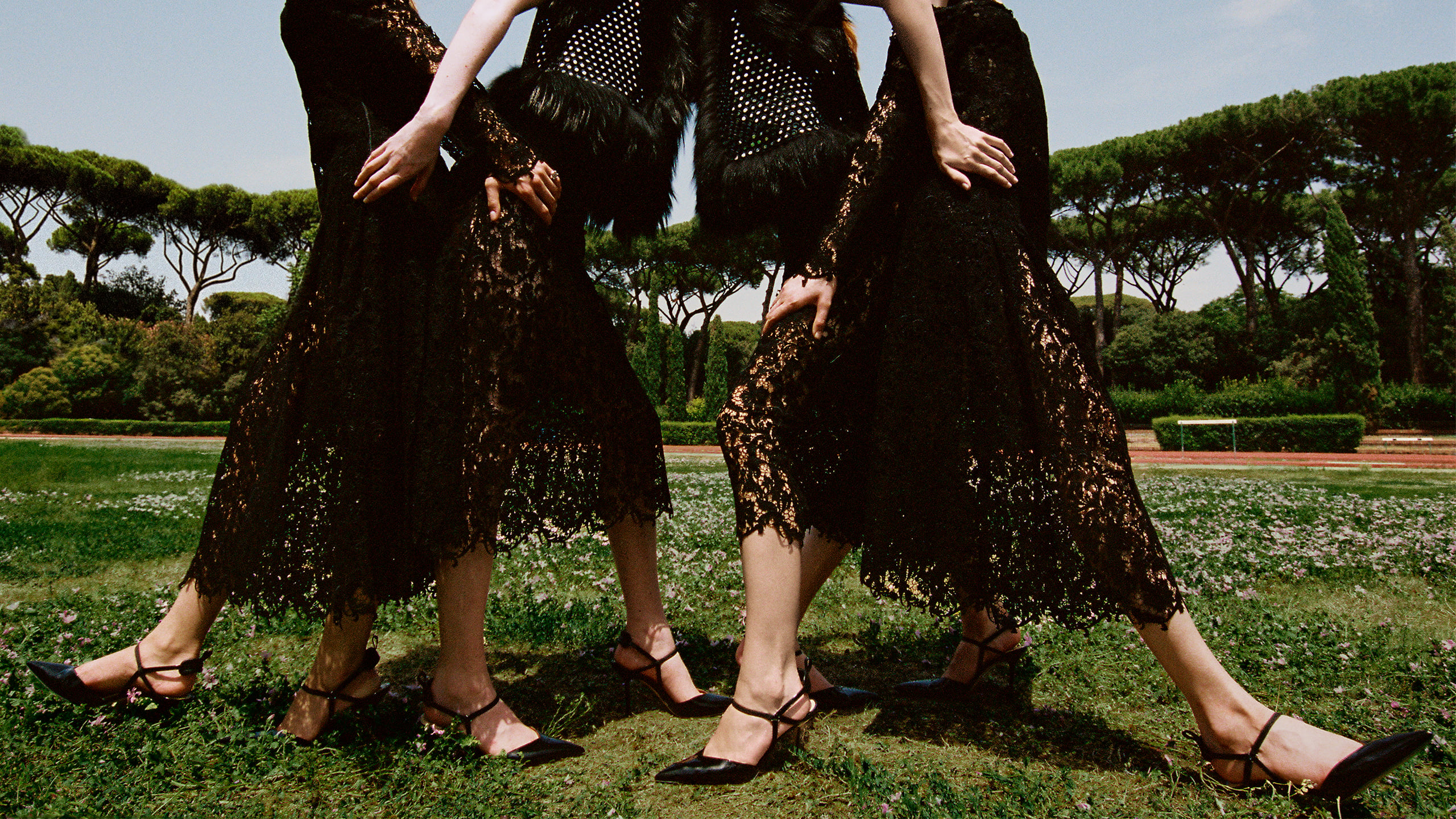 حذاء FENDI Very Colibrì أناقة تنساب بخفة حذاء FENDI Very Colibrì أناقة تنساب بخفة