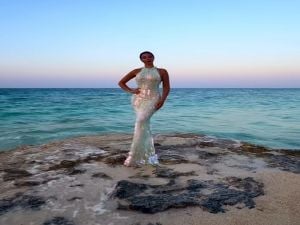 يارا السكري كحورية البحر... فستان ساحر مستوحى من الأصداف 