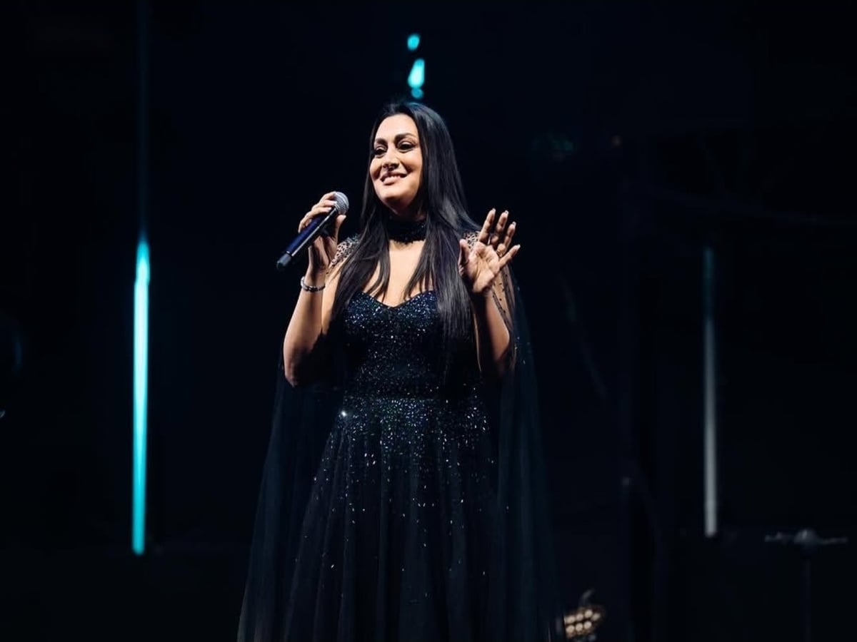 مايا نصري تتألق بالأسود وتوضح سبب زيادة وزنها