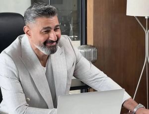  ياسر جلال يكشف موقفاً مع سيدة مسنّة: "فرَّجت عليّ عمر أفندي كله"