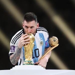 ميسي يعتزل دولياً... والدته تبكي ورسالة مؤثرة من زوجته أنتونيلا روكوزو