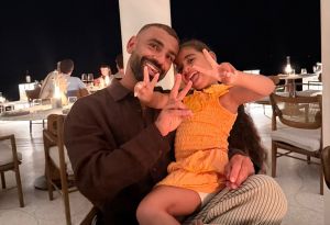أول ظهور عائلي لمحمد صلاح مع ابنتيه بعد وصول مولوده الثالث 