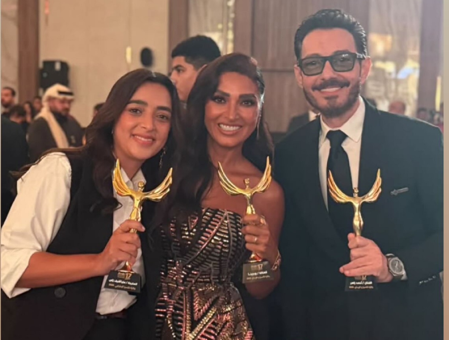 أحمد زاهر وروجينا ومايا أشرف زكي يحتفلون بالتكريم من المهرجان