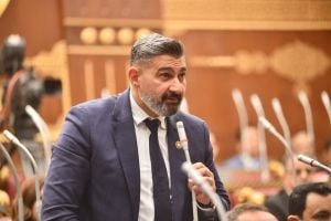  ياسر جلال يكشف موقف وزير الإعلام من مواجهة الإساءة للفنانين (فيديو)
