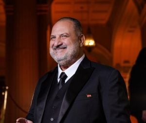 خالد الصاوي يعتذر من جمهوره بعد نشره صورة في المستشفى (فيديو)