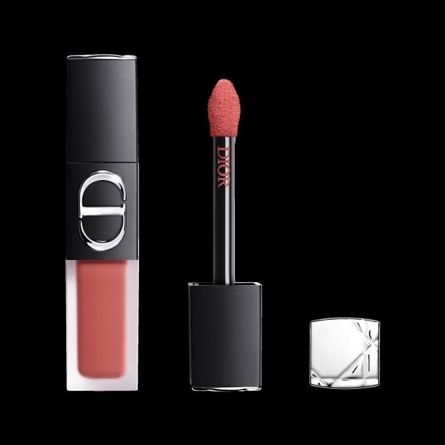 Rouge Dior بدرجة 217، بلون أنيق يضفي على الشفاه لمسة جذابة