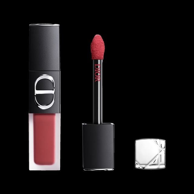 Rouge Dior بدرجة 558 Rosewood Star، بلون خشب الورد الناعم لإطلالة شفاه جذابة