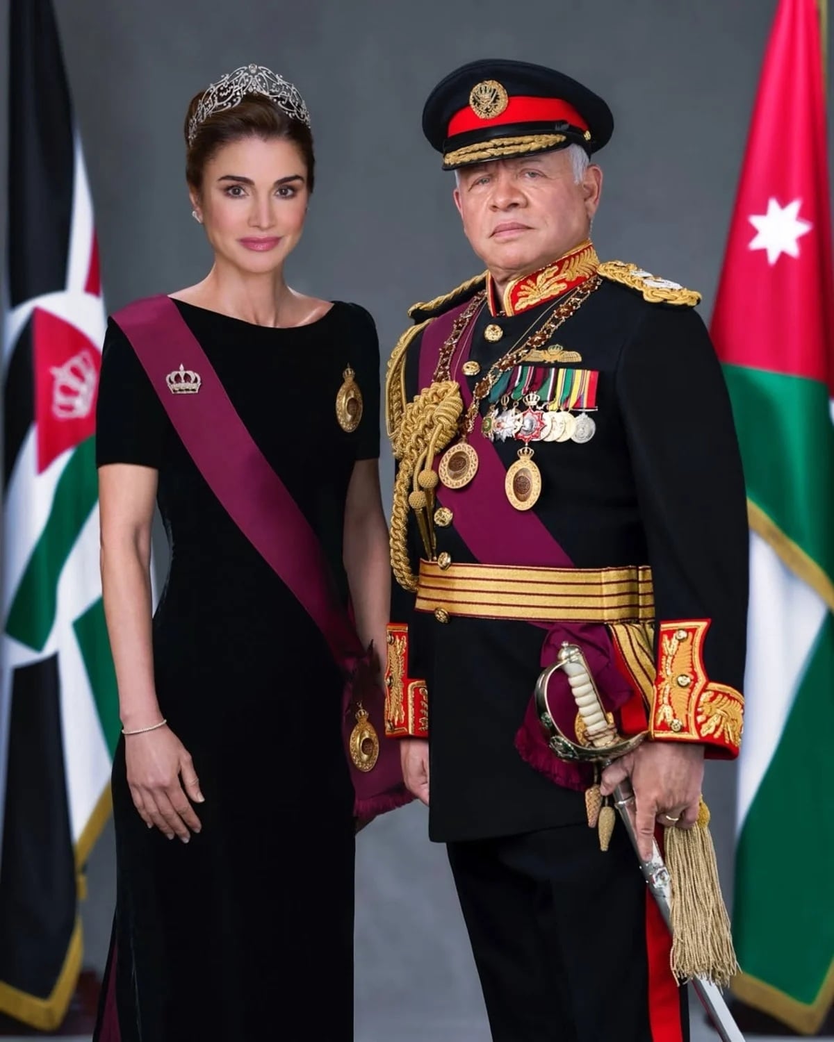 الملكة رانيا تضع التاج العربي
