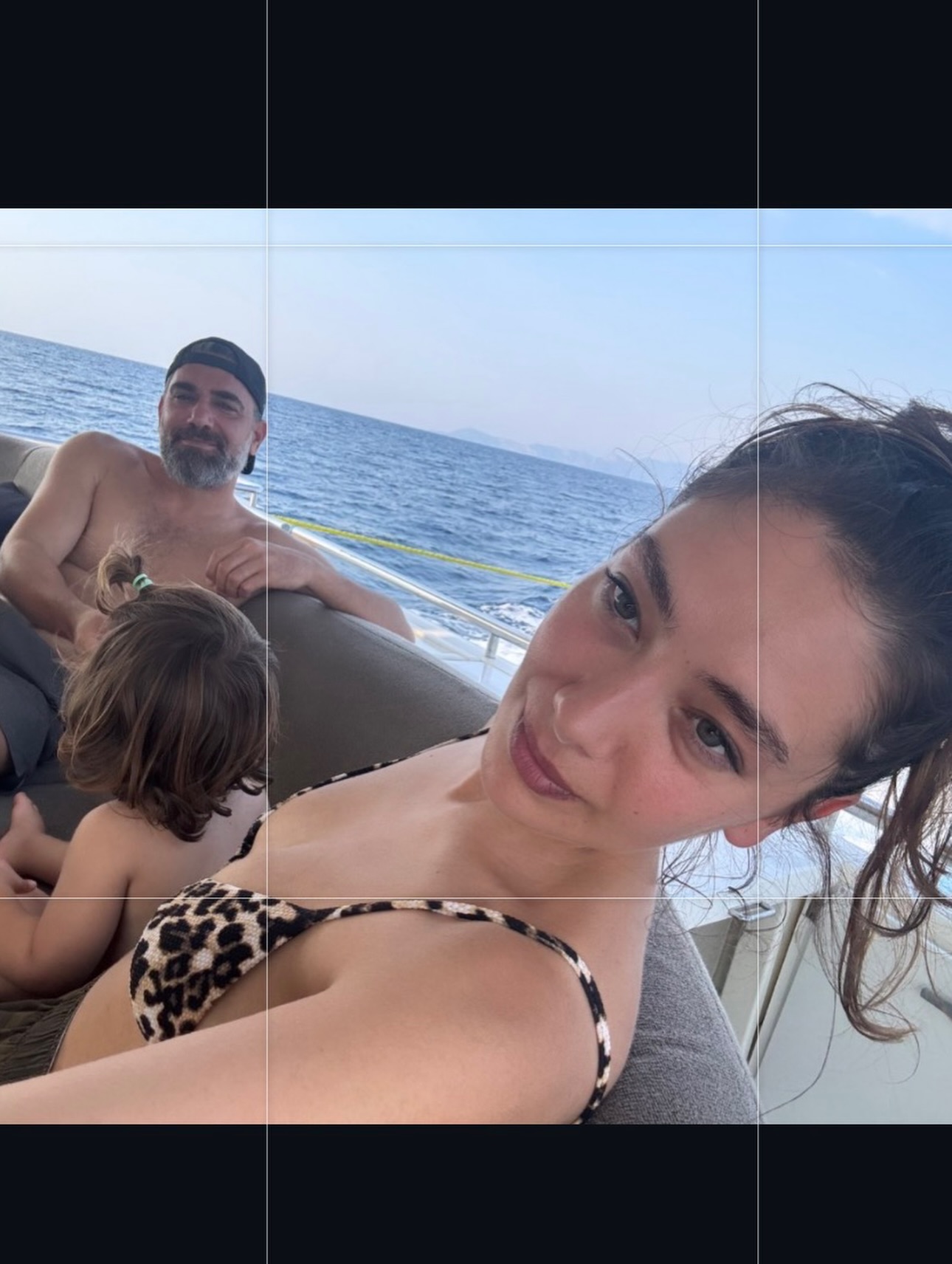 نسليهان أتاغول وزوجها وابنها نسليهان أتاغول وزوجها وابنها
