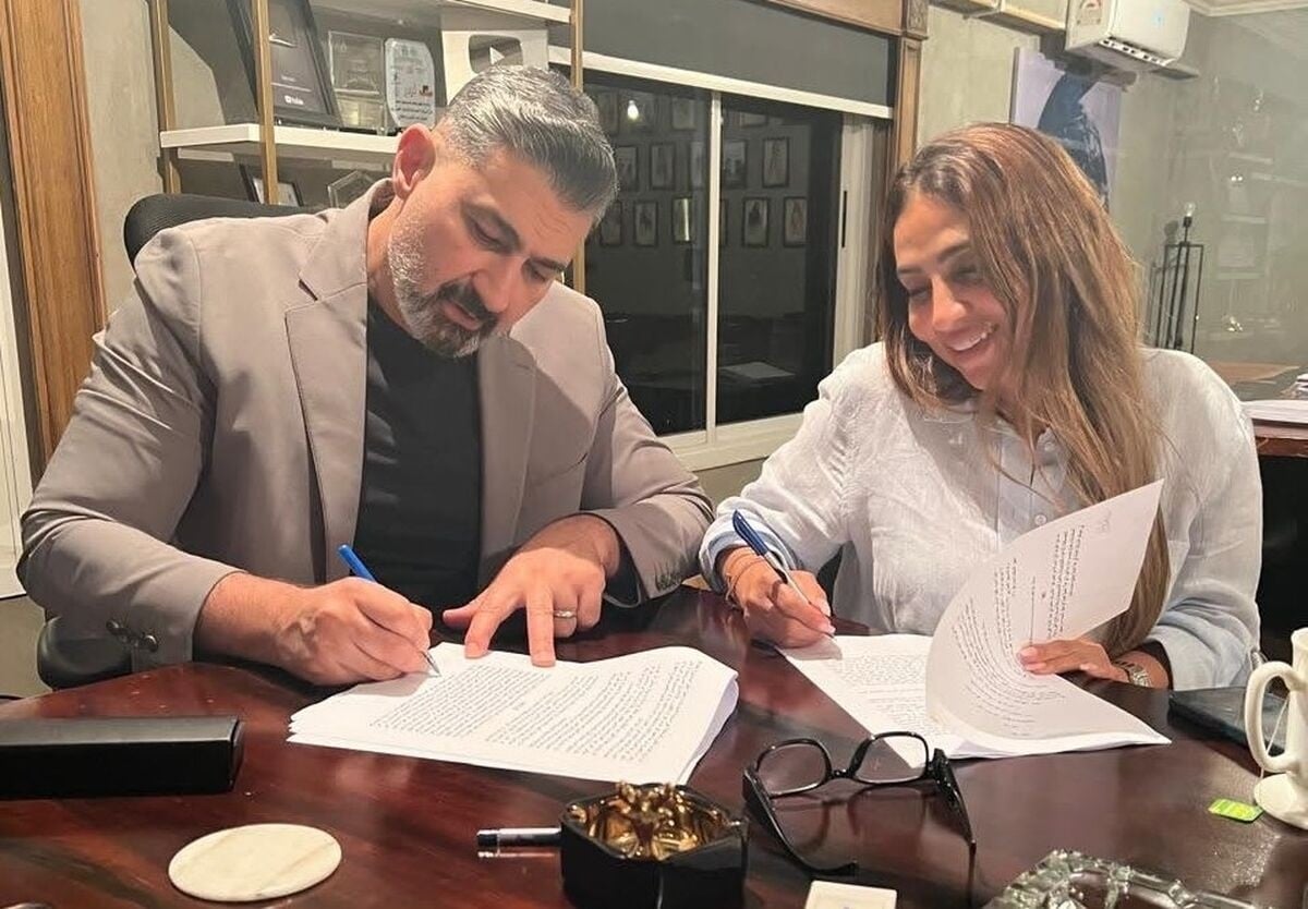 ياسر جلال يوقع على عقد مسلسله الجديد ياسر جلال يوقع على عقد مسلسله الجديد