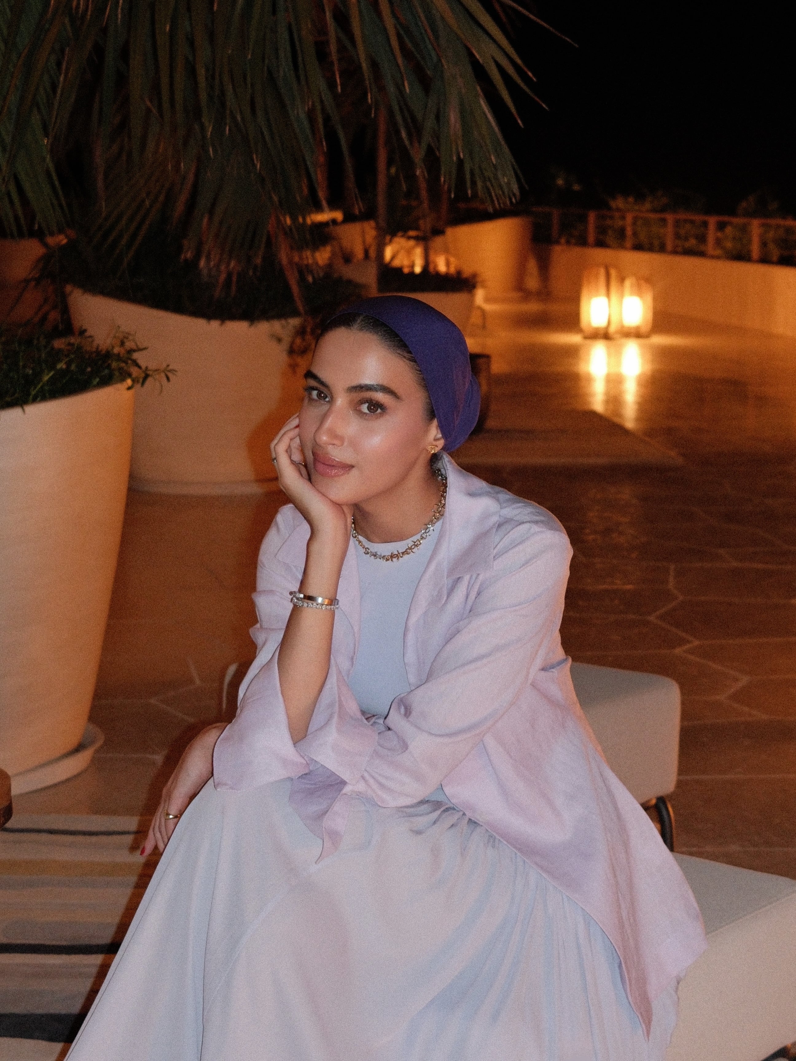 التوربان الكحلي يميز اطلالة يارا النملة التوربان الكحلي يميز اطلالة يارا النملة