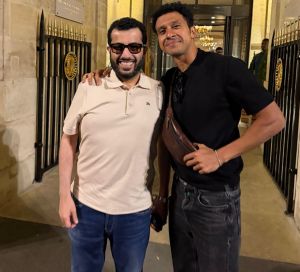 الصدفة تجمع عصام عمر مع تركي آل الشيخ في باريس والأخير يعلّق