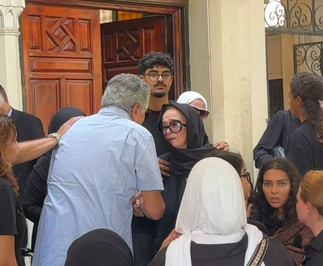 غياب نجلاء فتحي عن عزاء ابنتها.. وطليق الراحلة برسالة مؤثرة لابنته