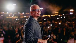 عمرو دياب بموقف غريب مع لجين خليفة بطلة "لولا البنات" في حفله الأخير 