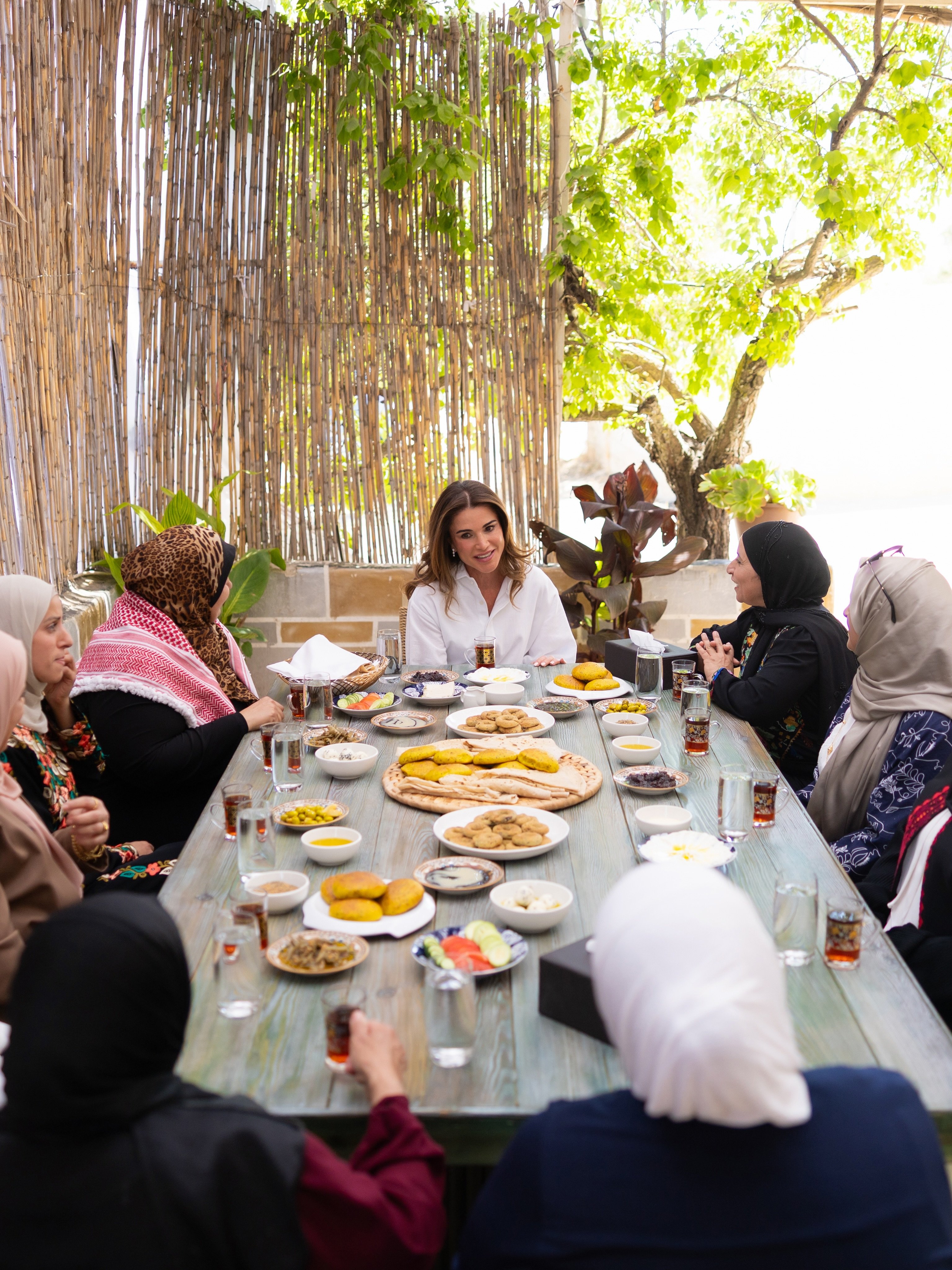 الملكة رانيا تزور جمعية أصايل بدر الخيرية الملكة رانيا تزور جمعية أصايل بدر الخيرية
