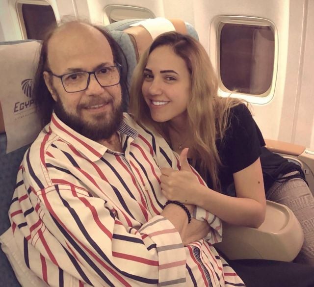  إيمي طلعت زكريا تعلّق على صورة مرسومة لوالدها الراحل بتأثر