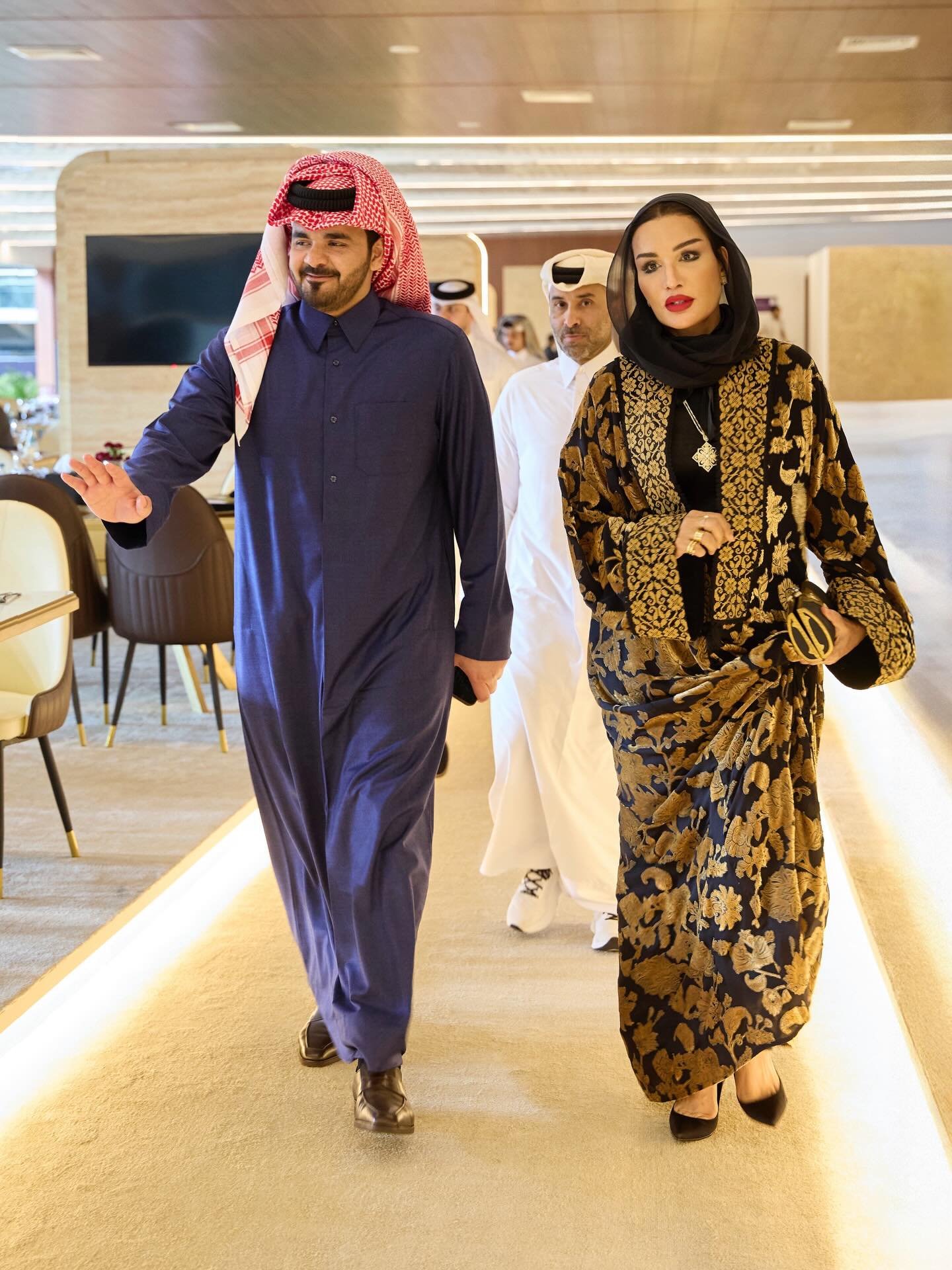 الطابع الشرقي في إطلالات الشيخة موزا الطابع الشرقي في إطلالات الشيخة موزا