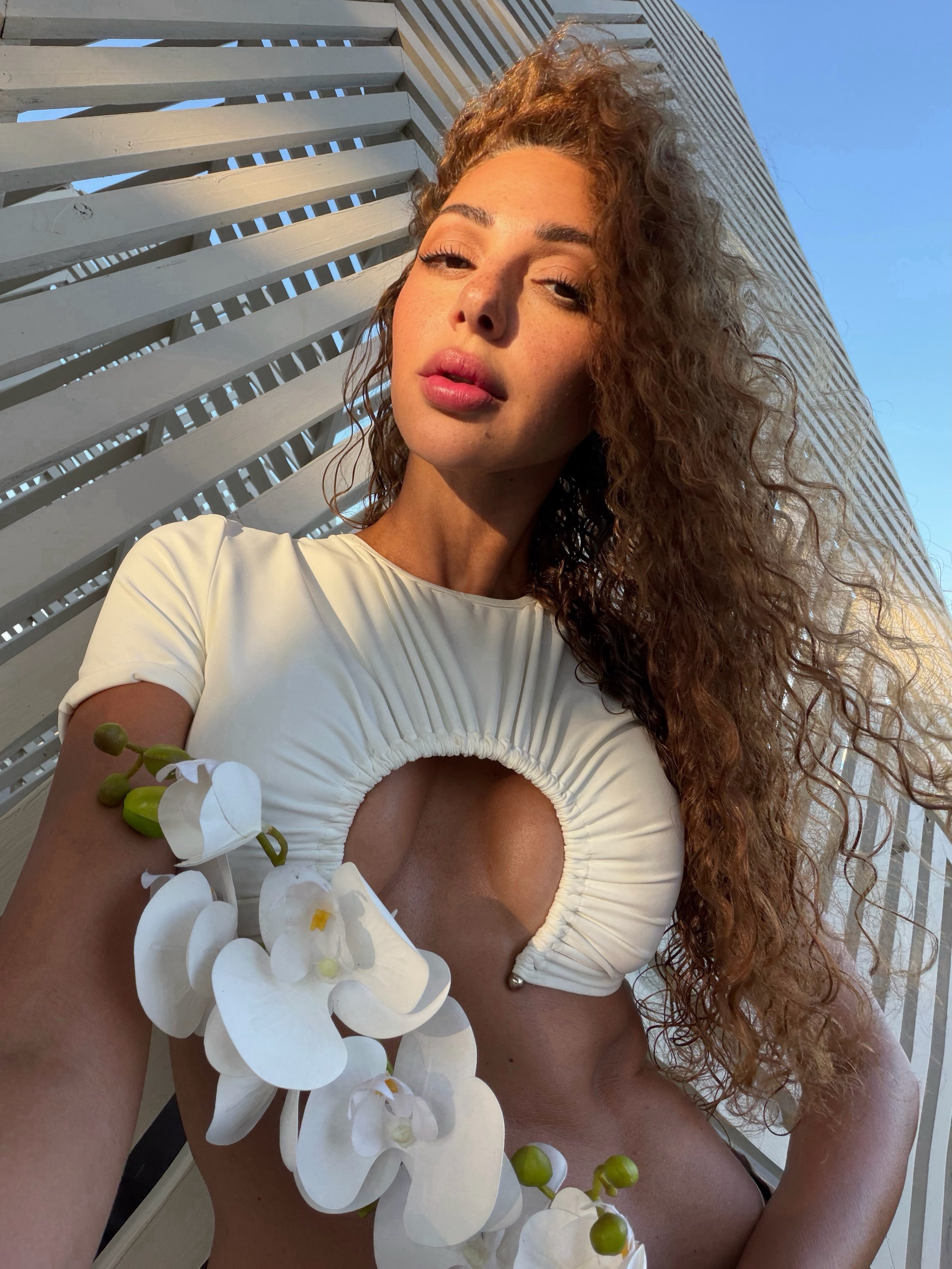 إطلالة ميريام فارس في عيد زواجها