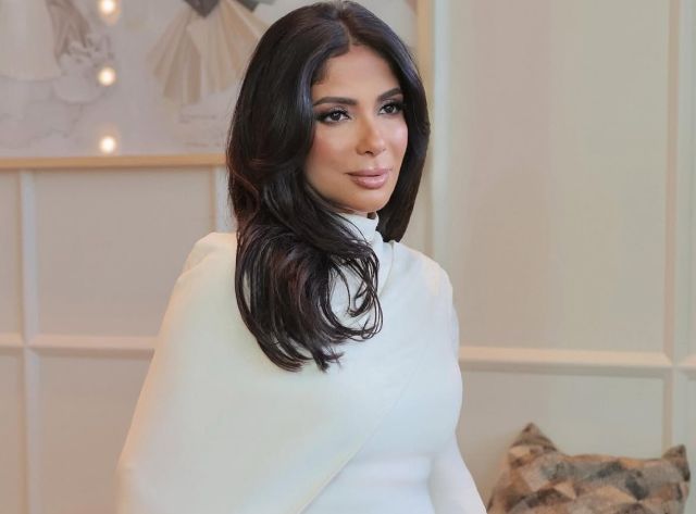 منى زكي تعلّق بطرافة على اعتراف أحمد حاتم: أول كراش في حياتي