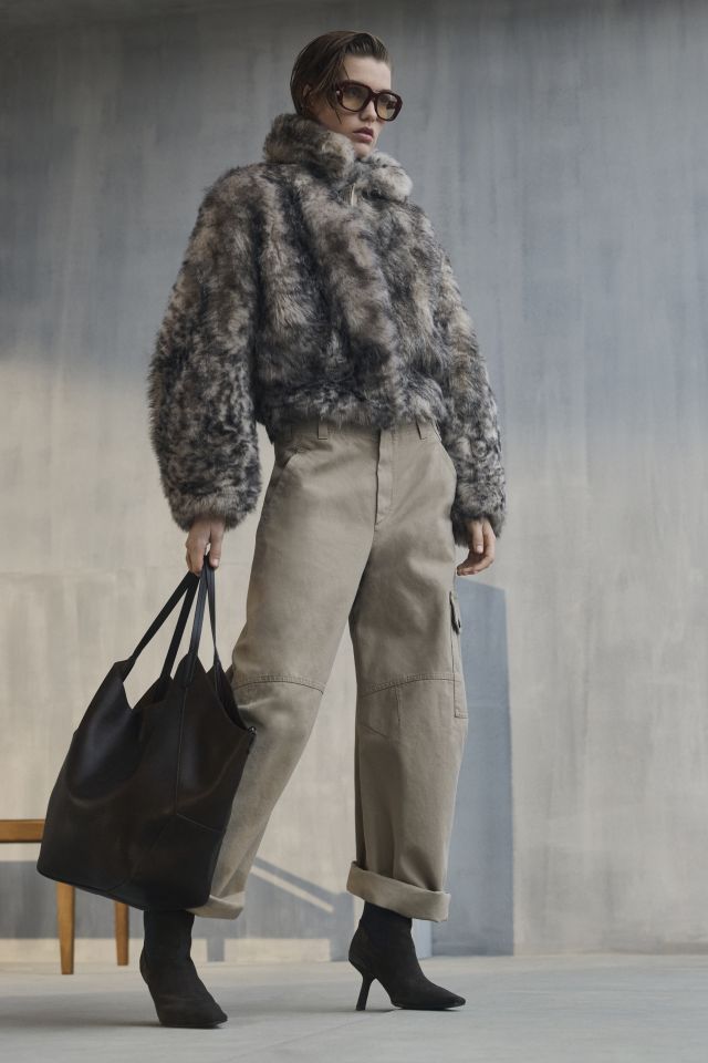 Brunello Cucinelli إطلالات تجسّد الفخامة الإيطالية