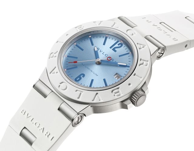 Bvlgari Aluminium 104309.. إطلالة صيفية جريئة بتصميم يجمع الألومنيوم والمطاط