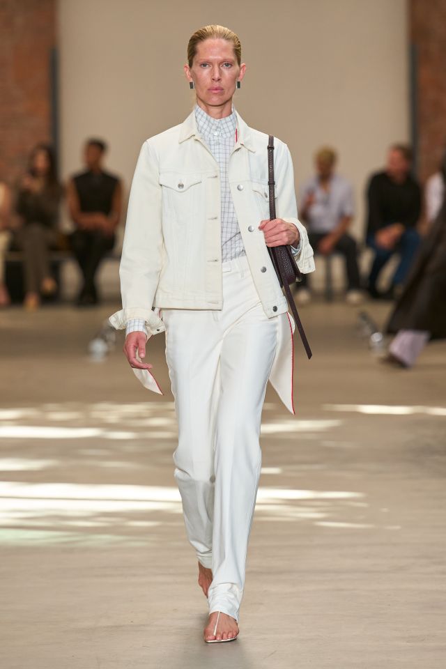 لمسات عصرية في مجموعة Calvin Klein لربيع 2027