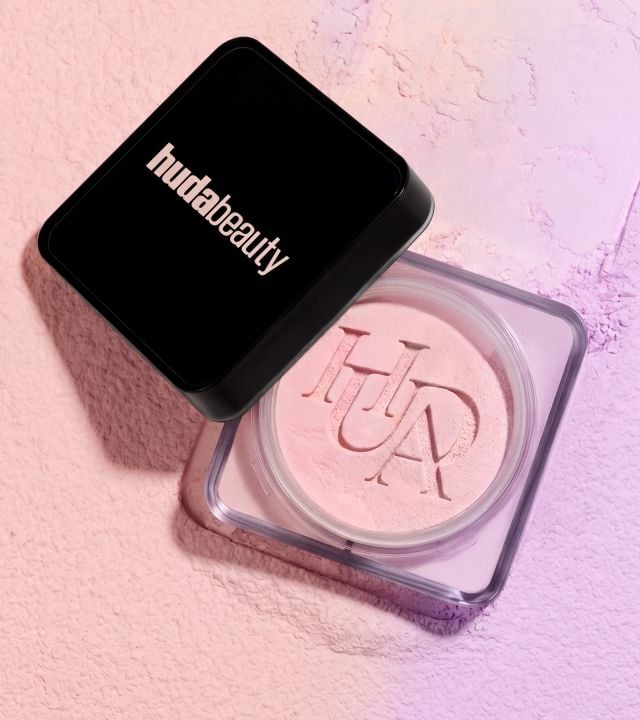 Huda Beauty Easy Bake Pressed بشرة مشرقة ومموّهة