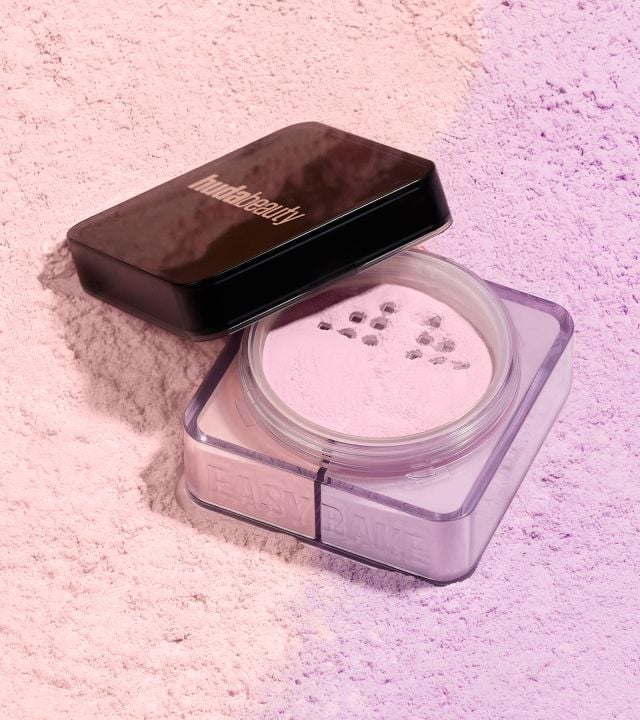 Huda Beauty Easy Bake Pressed إشراق وثبات طوال اليوم