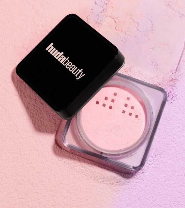 Huda Beauty تألق استثنائي مع Easy Bake Pressed