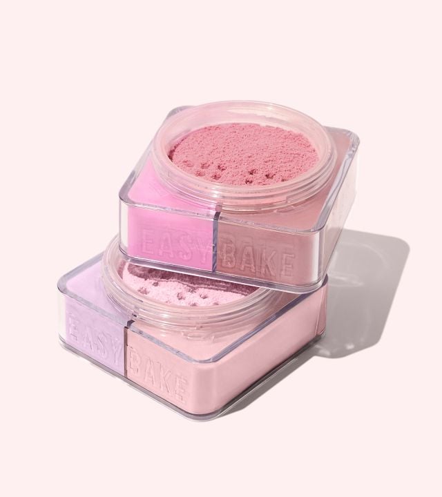 Easy Bake Pressed لمسة نهائية ناعمة من Huda Beauty
