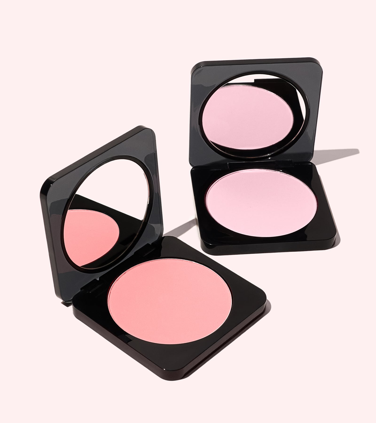 Easy Bake Pressed إشراقة ناعمة بلمسة Huda Beauty