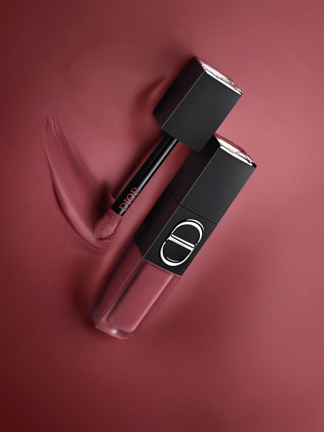 Rouge Dior Blur بتأثير ضبابي ناعم لإطلالة شفاه جذابة